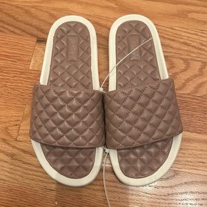APL Sandals